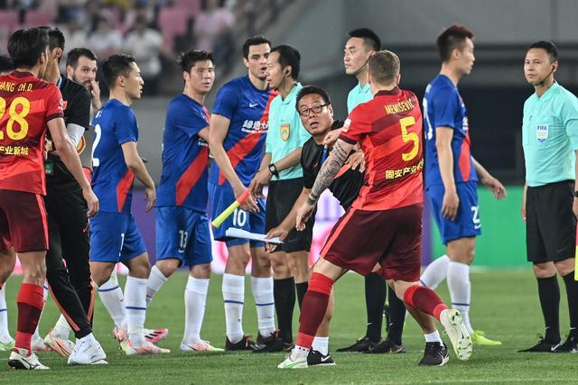 天赋带到费城！詹姆斯2年800万加盟76人，两大短板成争冠最大隐患